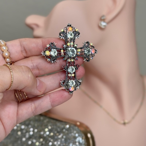 Vintage Style Jeweled Cross Brooch - Picture 5 of 7